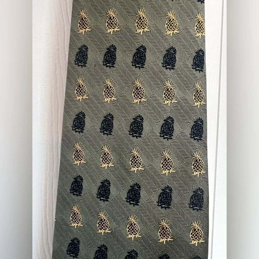 Off Island by Tommy Bahama Pineapple Pattern Tie